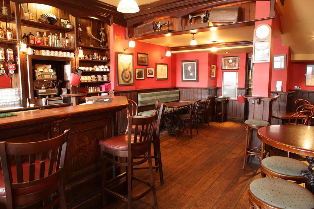 Crotty'S Pub & Accommodation Kilrush Exterior foto