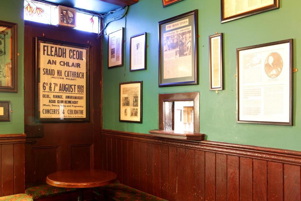 Crotty'S Pub & Accommodation Kilrush Exterior foto